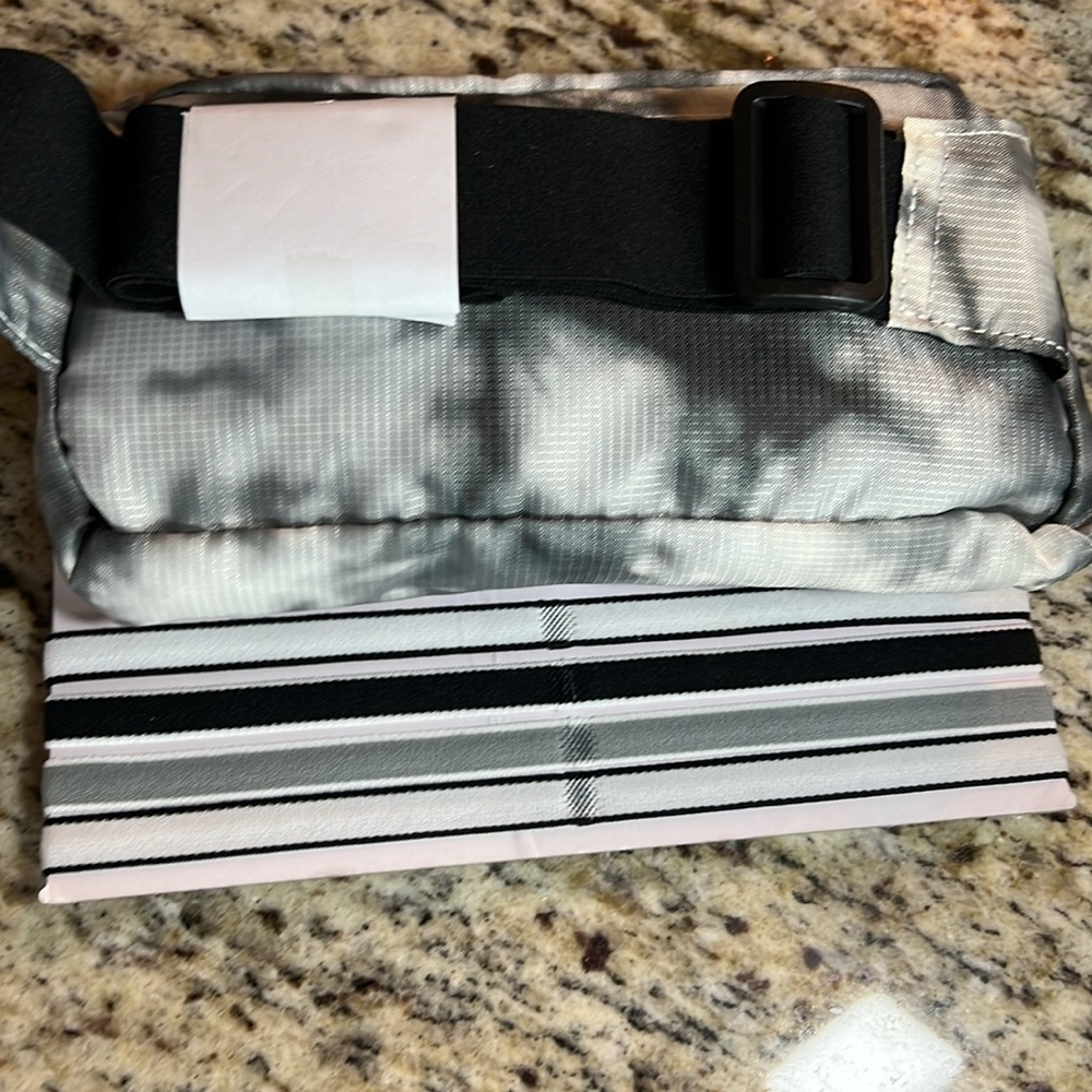 NEW ๐ Victoriaโs Secret PINK Packable Backpack & UNDER ARMOUR Workout headbands - Picture 8 of 11
